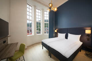 Kuvaoikeudet:: tord@fotofoto.no Master Suite with workdesk